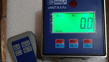 Как определить вес груза с помощью динамометра?